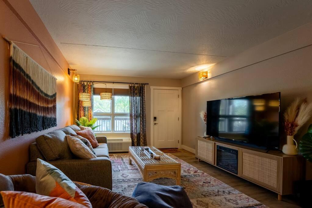 Pet Friendly Boho Condo With Pool--Fitness Center--Next To The Branson Landing--Close To Convention Center And Kanakuk Zewnętrze zdjęcie